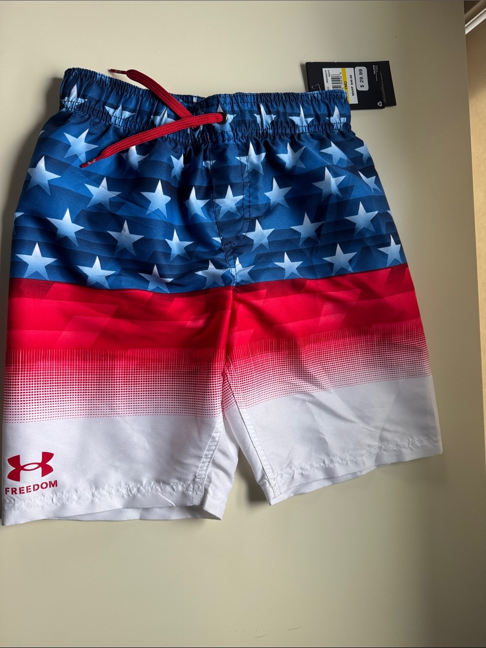 Boys Under Armour swim trunks freedom series size YMD
